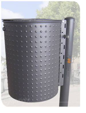 Abfallbehälter Frankfurt an Pfosten 