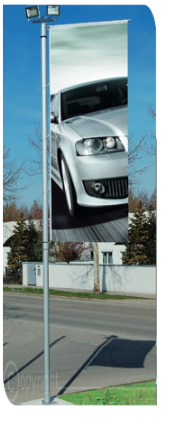 Ausleger-Fahnenmast mit LED-Strahler