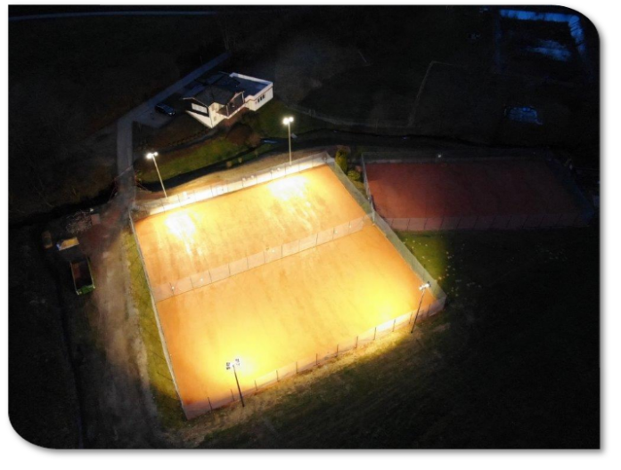 Tennisplatzbeleuchtung Fltulicht Tennisplatz