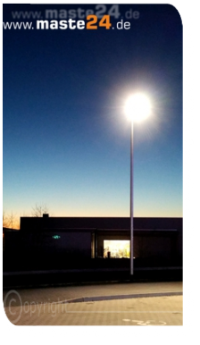 Rastanlage mit Lichtmast mit Leuchte