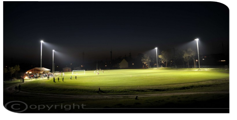Flutlichtanlage Rasenplatz
