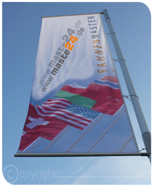 Fahnenmast  mit zweitem Ausleger unten